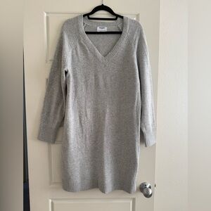 NWT Old Navy Gray V-Neck Fitted Long Sleeve Sweater Dress Size Large